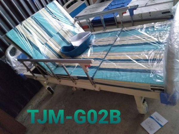 Giường bệnh nhân TJM-G02B đi kèm đệm mút xơ dừa êm ái Giường bệnh nhân TJM-G02B