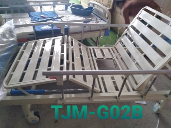 Giường bệnh nhân TJM-G02B có phần khung được chế tạo từ thép sơn tĩnh điện cứng cáp Giường bệnh nhân TJM-G02B