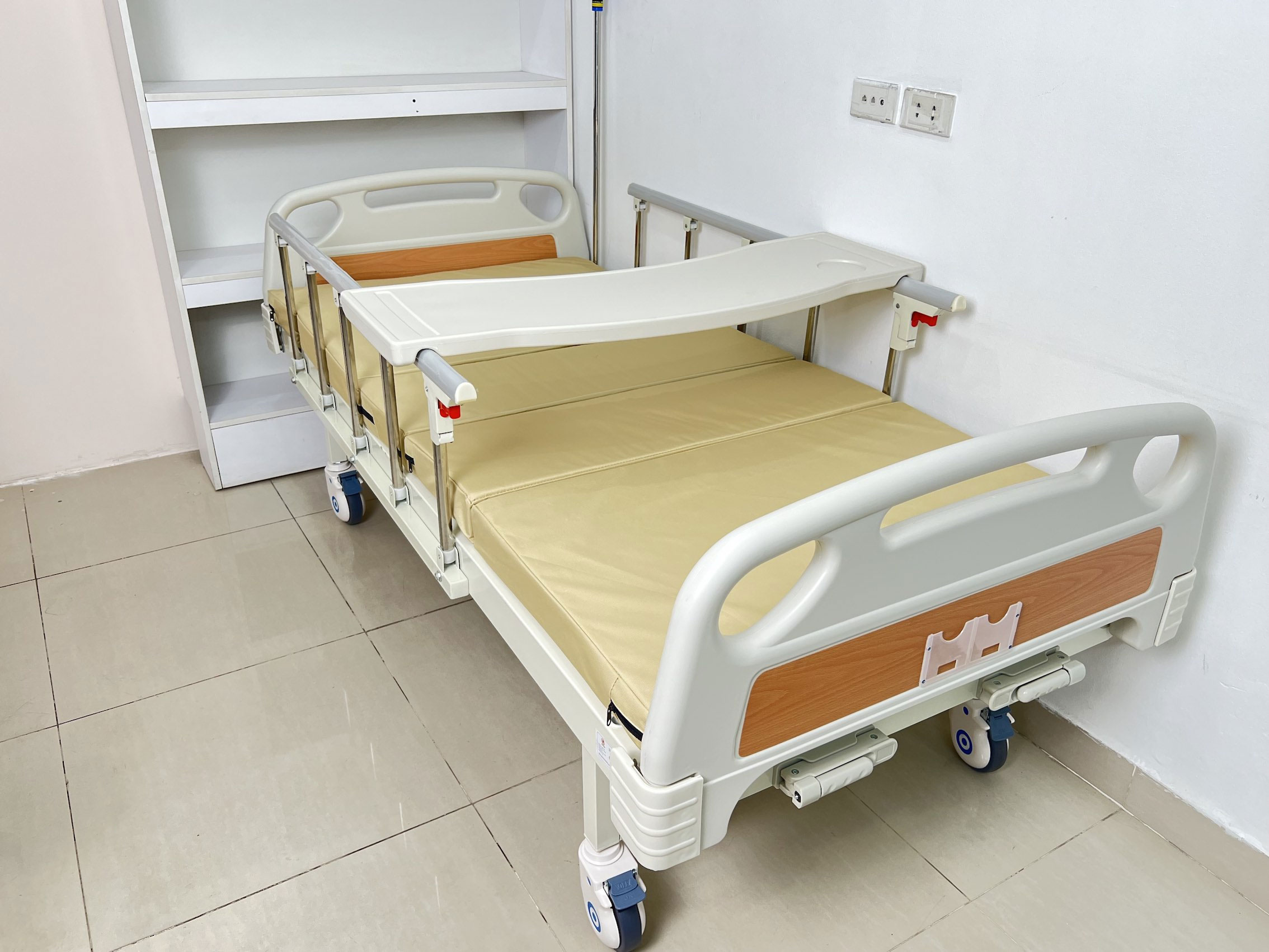 Giường bệnh nhân có bàn ăn Giường bệnh nhân