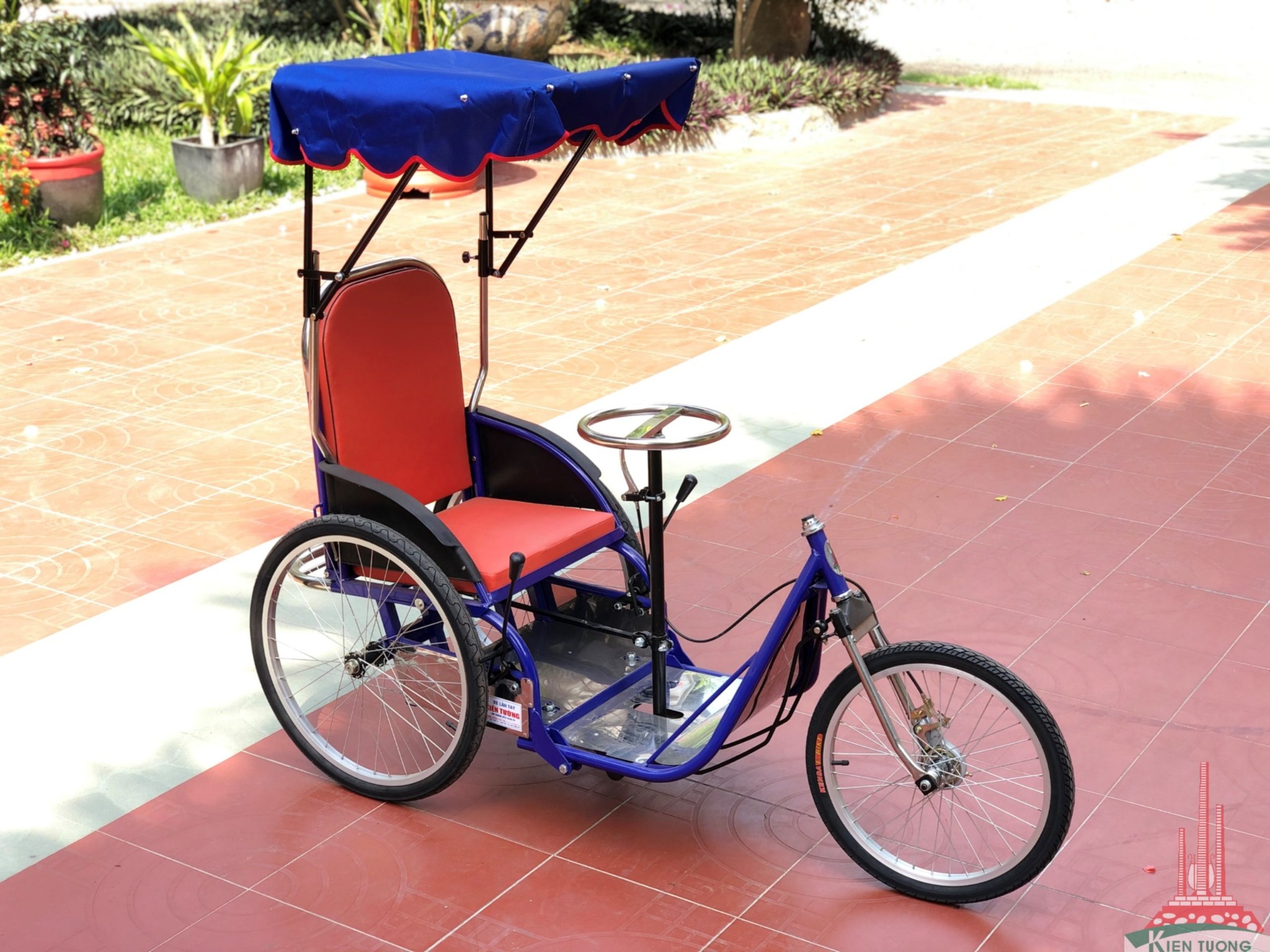 Xe lắc tay 3 bánh Kiến Tường có mái che Xe lắc tay 3 bánh Kiến Tường có mái che